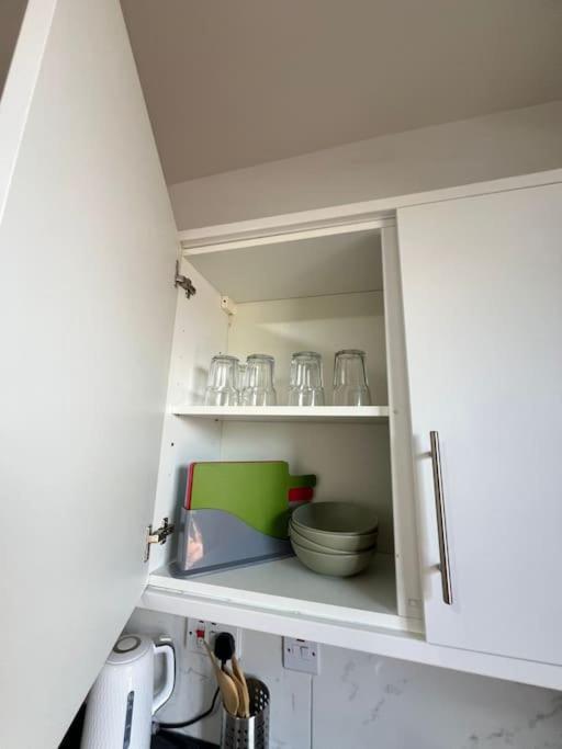 2 Bedroom Apartment Near Station ロンドン エクステリア 写真