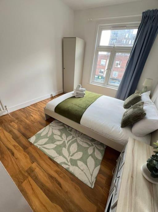 2 Bedroom Apartment Near Station ロンドン エクステリア 写真