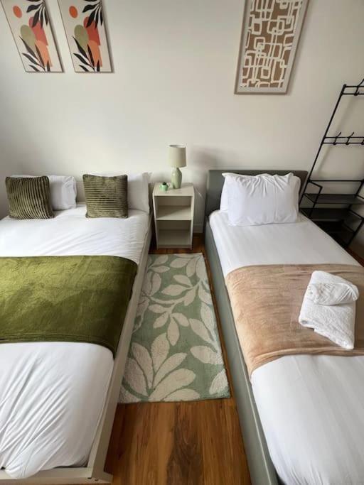 2 Bedroom Apartment Near Station ロンドン エクステリア 写真