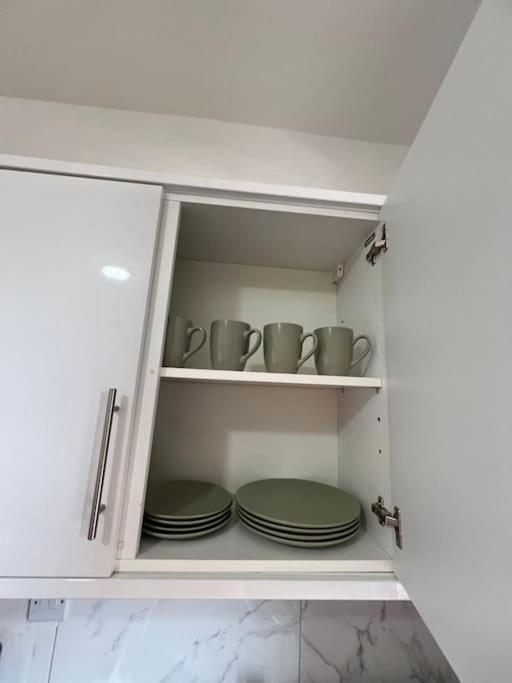2 Bedroom Apartment Near Station ロンドン エクステリア 写真