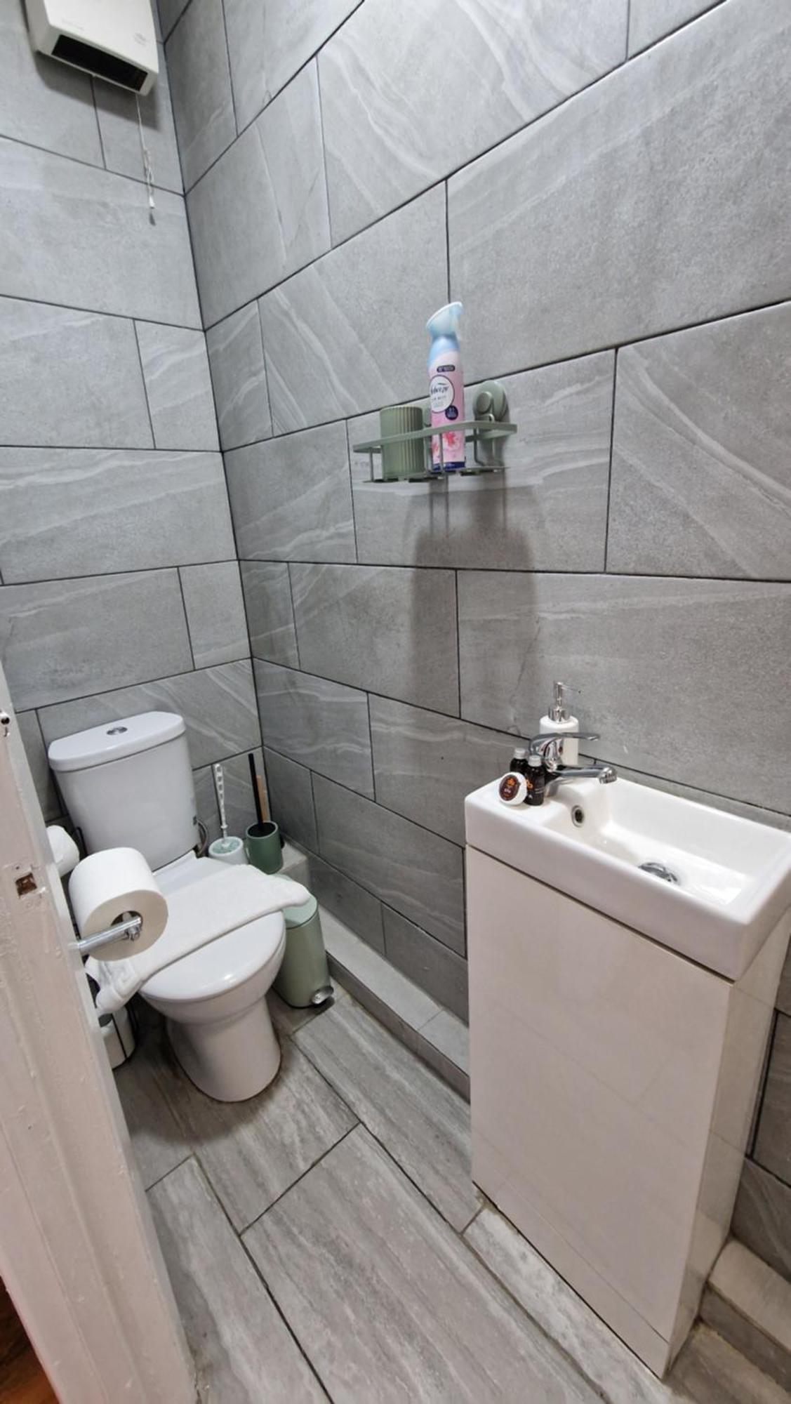 2 Bedroom Apartment Near Station ロンドン エクステリア 写真